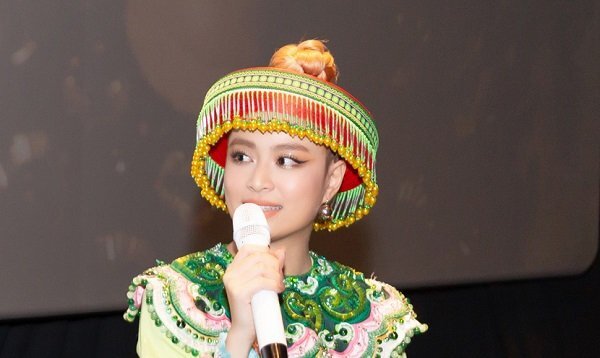 Hoàng Thùy Linh: 'Ai còn hỏi về quá khứ, tôi sẽ gửi lá ngón đến nhà'