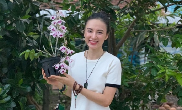 Từng ăn mặc phản cảm, cuộc sống hiện tại của Angela Phương Trinh khi rời xa showbiz ra sao?