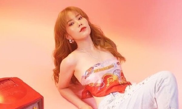 Từng tăng cân mất kiểm soát, Nam Em giờ gầy đến mức vất vả tìm trang phục để mặc