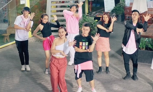 Tia Hải Châu – Lê Thiện Hiếu tung bản dance ‘Ai đưa em về’ cực dễ thương