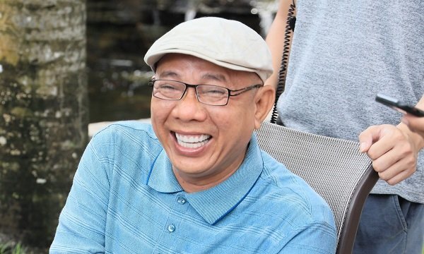 Khoe mỗi năm kiếm vài tỷ đồng, mua 2 căn nhà ở Úc, nghệ sĩ Trung Dân bị ba gọi về gõ đầu