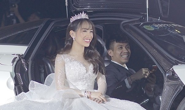 Đại gia Minh Nhựa lái siêu xe 80 tỷ đồng đưa con gái lên lễ đường