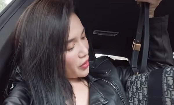 Lên tiếng trước ồn ào quay clip 'đập hộp' nhưng xài túi nhái, Sĩ Thanh lại gây tranh cãi