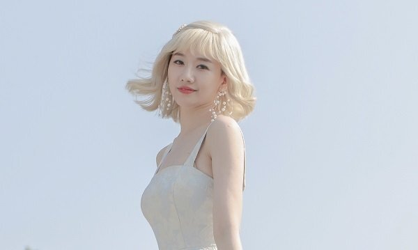 Hari Won hóa búp bê, khoe nhan sắc trẻ trung ở tuổi 34