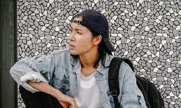 Minh Tú xấu hổ vì phải làm hành động kém duyên nơi đông người