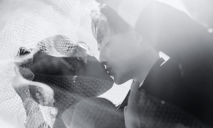 Đông Nhi - Ông Cao Thắng tung trọn bộ ảnh cưới ngọt ngào nơi trời Tây