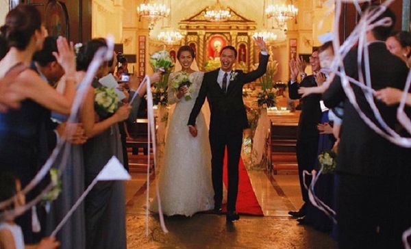 Vợ chồng Tăng Thanh Hà khoe ảnh hiếm trong lễ cưới 7 năm trước