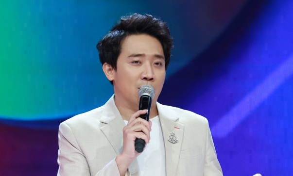 Trấn Thành tiết lộ thời bé nắm tay, đòi NSƯT Hoài Linh dẫn đi diễn