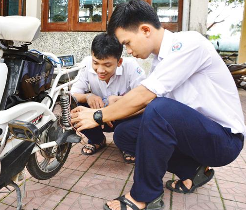 Thiết bị hiển thị và giới hạn tốc độ xe đạp điện của hai nam sinh Quảng Ngãi