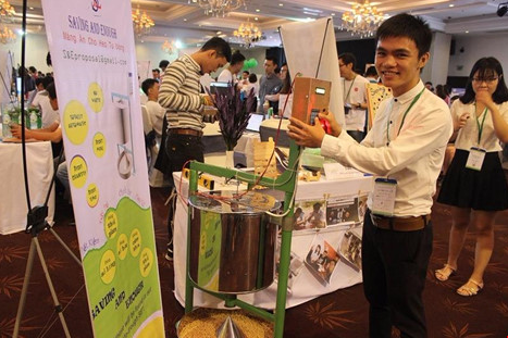 Máng ăn tự động cho heo – ý tưởng khởi nghiệp độc đáo của sinh viên Đà Nẵng