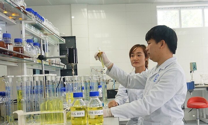 Ứng dụng sản phẩm Dầu thủy lực chống cháy thân thiện môi trường vào sản xuất