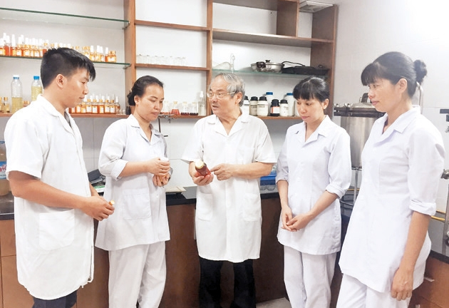 Tận dụng vùng đất hạn, mặn để thu tinh dầu sả