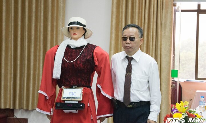 VIEBOT – Robot mô phỏng người ‘made in Vietnam’