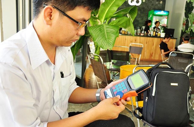 Thiết bị cấp phiếu giữ xe cầm tay