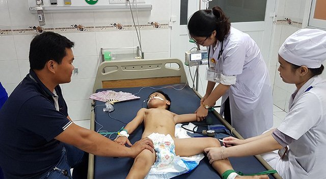 Uống sữa pha thuốc trừ sâu, 3 em nhỏ ở Cần Thơ nguy kịch