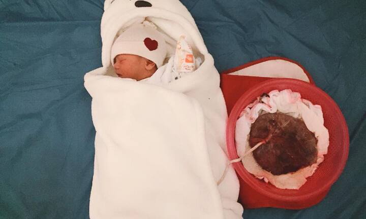 Dư luận sốc kiểu sinh con 'tự nhiên': Tự sinh ở nhà, không tiêm phòng, không cắt dây rốn