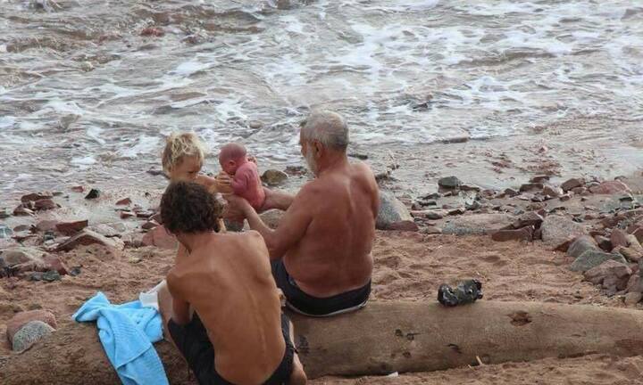 Bất ngờ 'đẻ rơi' con khi ngâm mình dưới Biển Đỏ