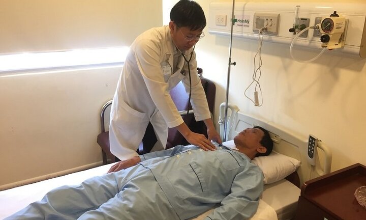 Nhậu xong, dùng tăm xỉa răng, người đàn ông thủng ruột non và tuyến tụy