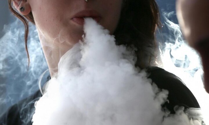 Nữ tiếp viên hút vape liên tục trong 3 tuần, mắc bệnh thường thấy của trẻ sơ sinh