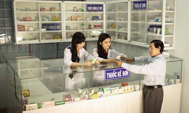 Dược sĩ, trình dược viên muốn được hành nghề phải có trình độ cao đẳng trở lên