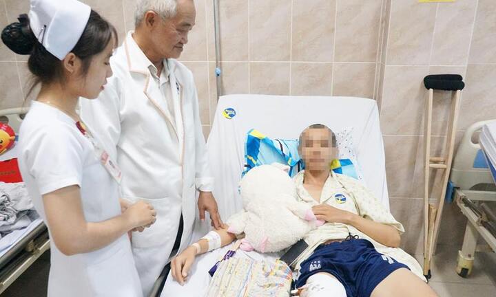 Kéo dài hơn 4 cm xương chân, khắc phục dáng đi khập khiễng 20 năm của chàng trai trẻ