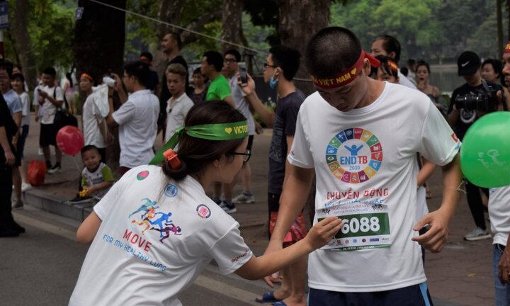 Dân thủ đô chạy vì lá phổi khỏe mạnh