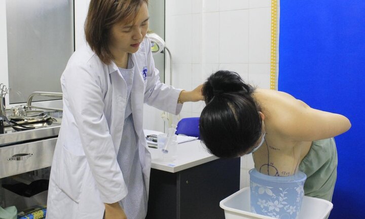 Hội chứng vú to khiến người phụ nữ khốn khổ ăn không ngon ngủ không yên