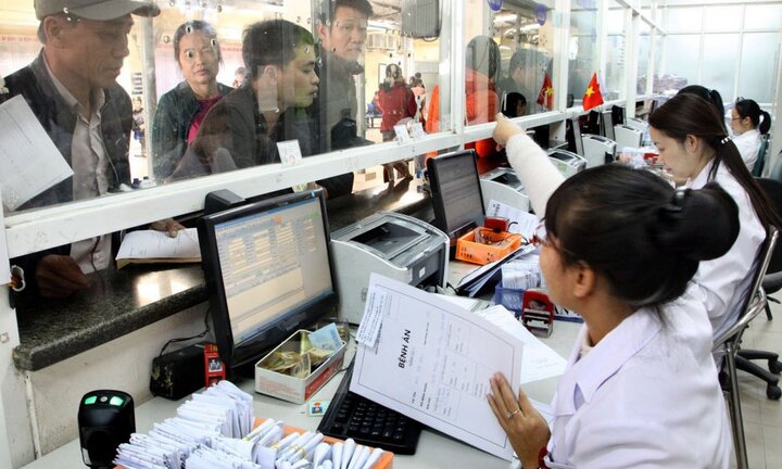 Nắng nóng đỉnh điểm hoành hành, Bộ Y tế yêu cầu lắp điều hòa, quạt mát cho bệnh nhân bớt khổ