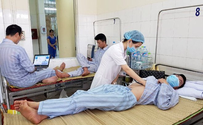 4 người chết, bệnh viện quá tải vì sốt xuất huyết: Bộ Y tế họp khẩn