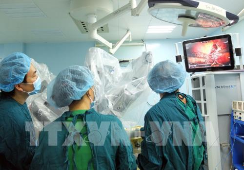 Lần đầu tiên dùng robot phẫu thuật ung thư gan ở Việt Nam