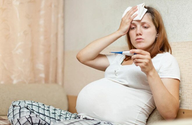 Biến chứng sốt xuất huyết, một phụ nữ sảy thai