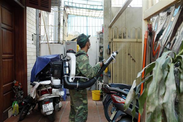 Cách tránh dị ứng cho trẻ khi phun thuốc diệt muỗi