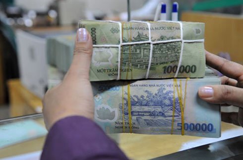 Lãi suất tiền gửi ngân hàng tiếp tục giảm