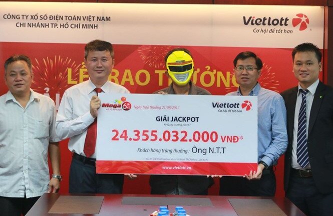 Tiết lộ vị khách trúng Jackpot 24 tỷ đồng 'trốn' gia đình đi lĩnh thưởng