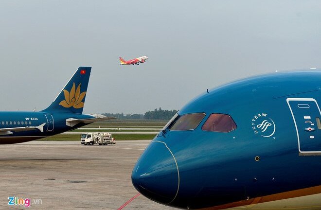 Đại lý vé máy bay 'hét' giá, giục khách mua sớm