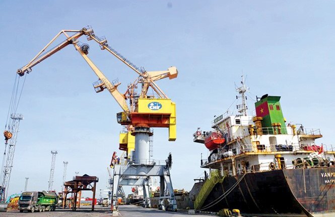 Dân è cổ trong 'ma trận' thuế phí