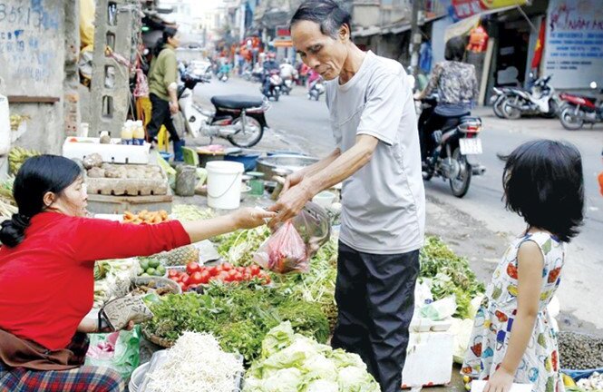 Tăng thuế VAT 12%: 'Bộ Tài chính nói không ảnh hưởng người nghèo là vòng vo, lập lờ'
