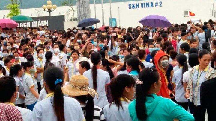 Đình công vì quy định 'nhà có người chết, phải báo trước 3 ngày'