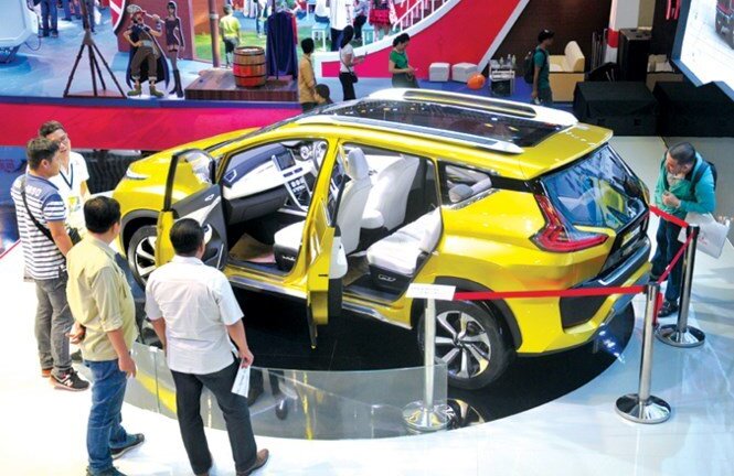 Bão hạ giá ô tô tiếp diễn ra sao?