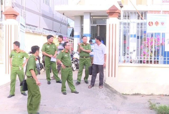 Dùng súng, bịt mặt xông vào cướp ngân hàng ở Vĩnh Long