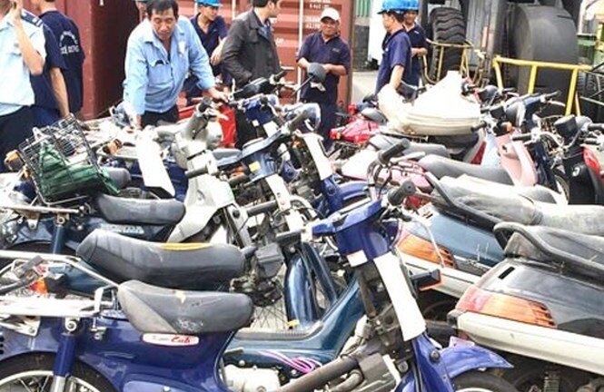 Phụ tùng xe máy giả ồ ạt tuồn vào Việt Nam