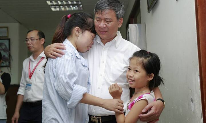 Nghẹn ngào buổi giao ban cuối cùng của Giáo sư Nguyễn Anh Trí trước ngày nghỉ hưu