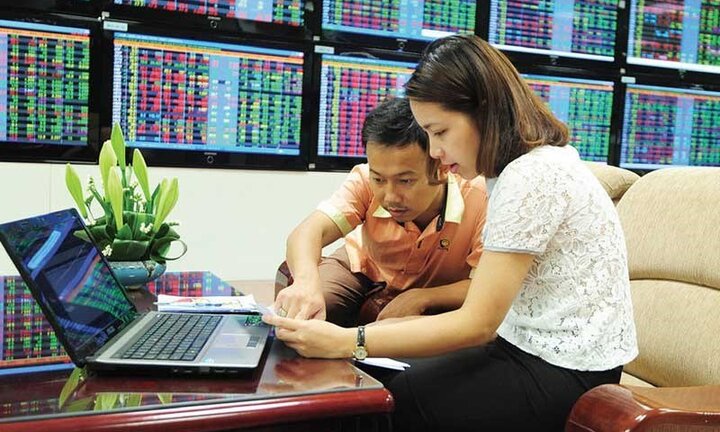 Vì sao nhà đầu tư ngoại dồn dập đổ tiền vào chứng khoán?