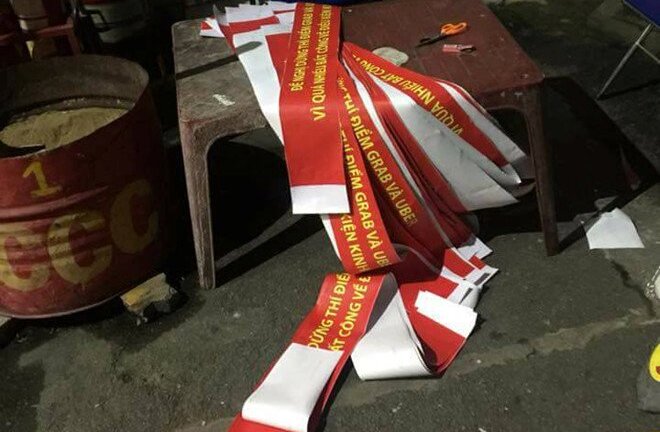 Vì sao hàng loạt tài xế Vinasun gọi nhau gỡ bỏ khẩu hiệu phản đối Uber, Grab?