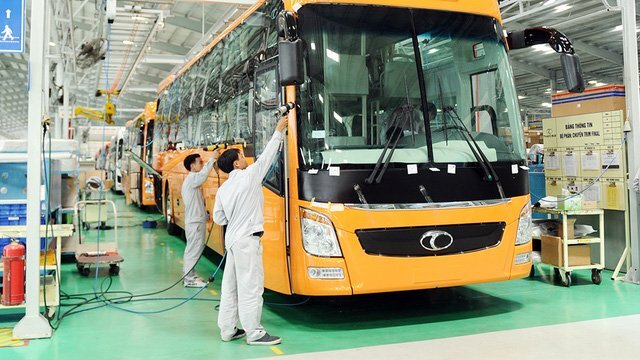 Thu thuế xe hơi như con bò sữa, vắt hoài không hết