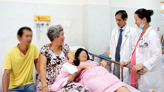 Phẫu thuật cứu sống hai mẹ con sản phụ bị bệnh hiếm gặp