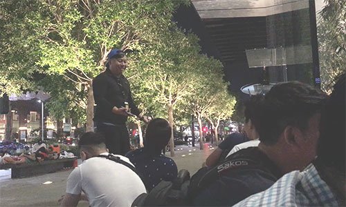 Người Việt làm nhân viên Apple Store 'ngao ngán'
