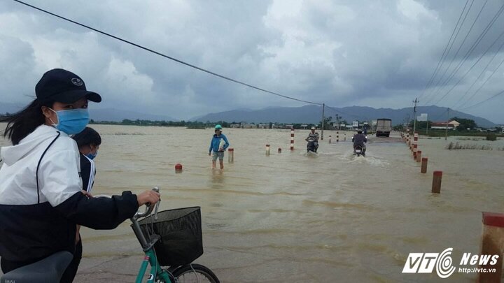 Cập nhật tin mới nhất bão số 12: Bão cập bờ mạnh đến mức nào?