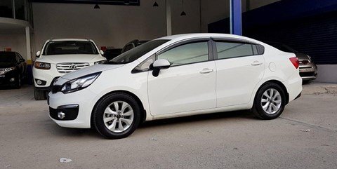 Ngịch cảnh ô tô cũ: Xe 500-600 triệu bán túc tắc, xe đắt 'vườn không nhà trống'