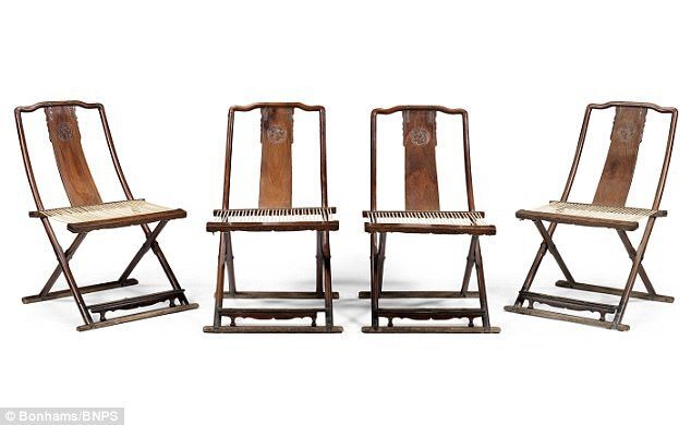Chiêm ngưỡng bộ ghế gấp 370 năm tuổi bằng gỗ sưa giá 160 tỷ đồng